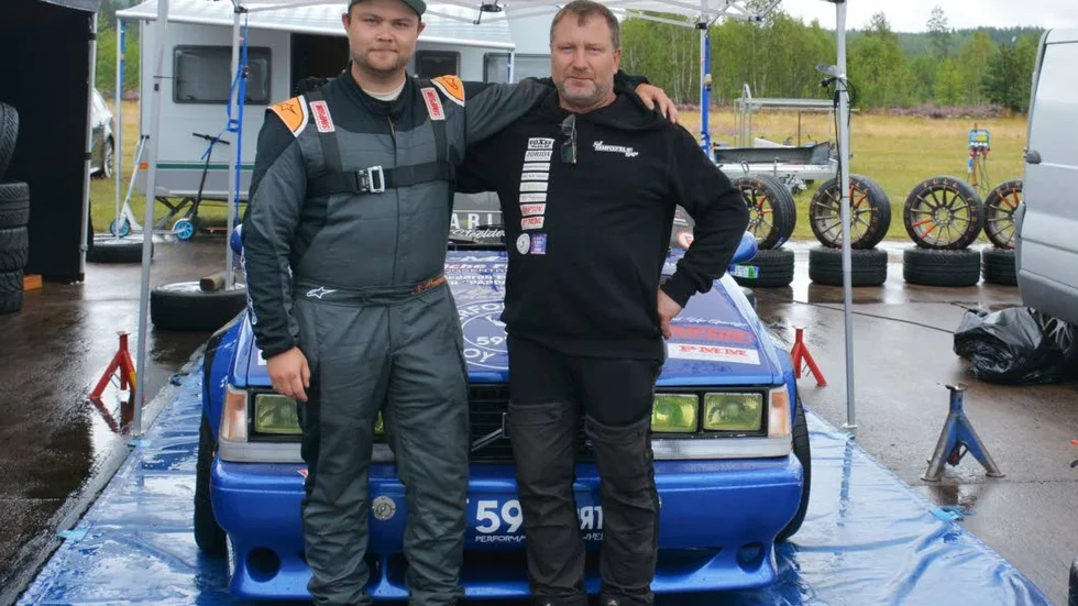 "Jag hoppas på att prestera bra och att det blir en problem fri helg, för det har vi haft nog av i år, säger Kevin Brunberg, (till vänster), här tillsammans med sin pappa Peter Andersson.