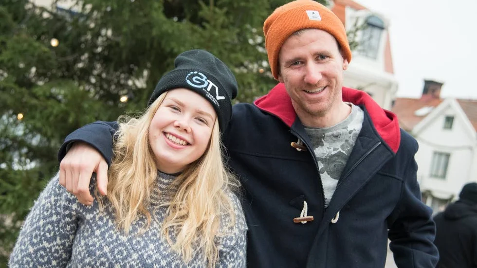 Utmanar. Kajsa Agnarsson och Simon Karlsson är initiativtagarna till Gamleby "Mannequin Challenge" som samlar in pengar till Musikhjälpen.