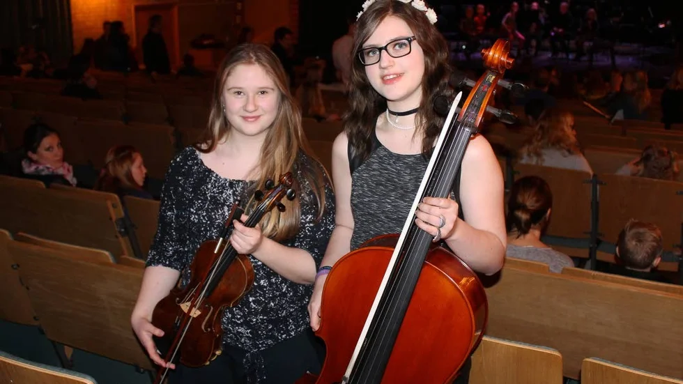 Stipendiater. Sara Olfati och Elin Börnesson fick ta emot sitt pris i samband med torsdagens vårkonsert.