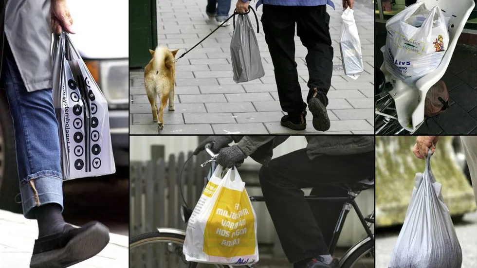 Plast, plast, plast. Priset på plastkassar bör höjas och pengarna användas för bättre miljö.