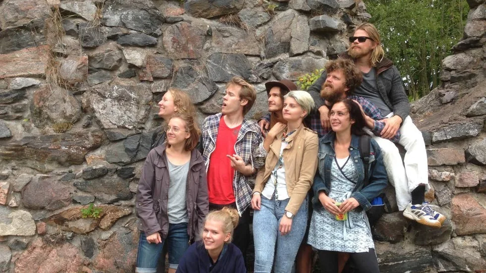Spelar på dansen. Folkmusiklinjens elever spelar upp till dans på Skyttepaviljongen i Gamleby.
