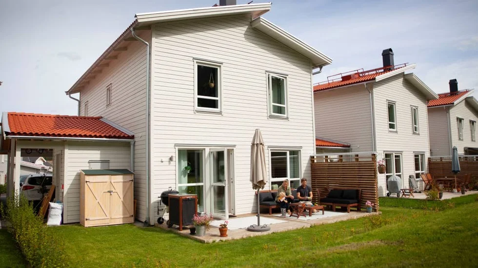Norrberga i Sturefors är ett nytt område där etapp två nu avslutas och där det kryllar av barnfamiljer.