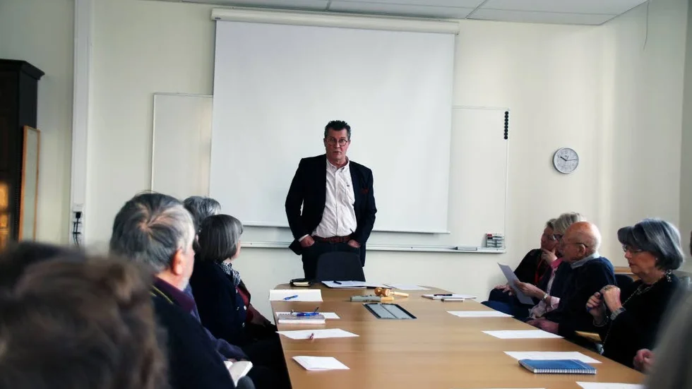 14 personer hade kommit till mötet. Tommy Kennberg (Mp) öppnade upp för diskussion.