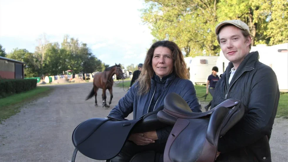 Att passa in sadlar så att de ska vara bra för såväl häst som ryttare är jobbet för  för Linda Ekström och Sebastian Rydell startat företag med just sadelinpassning.
