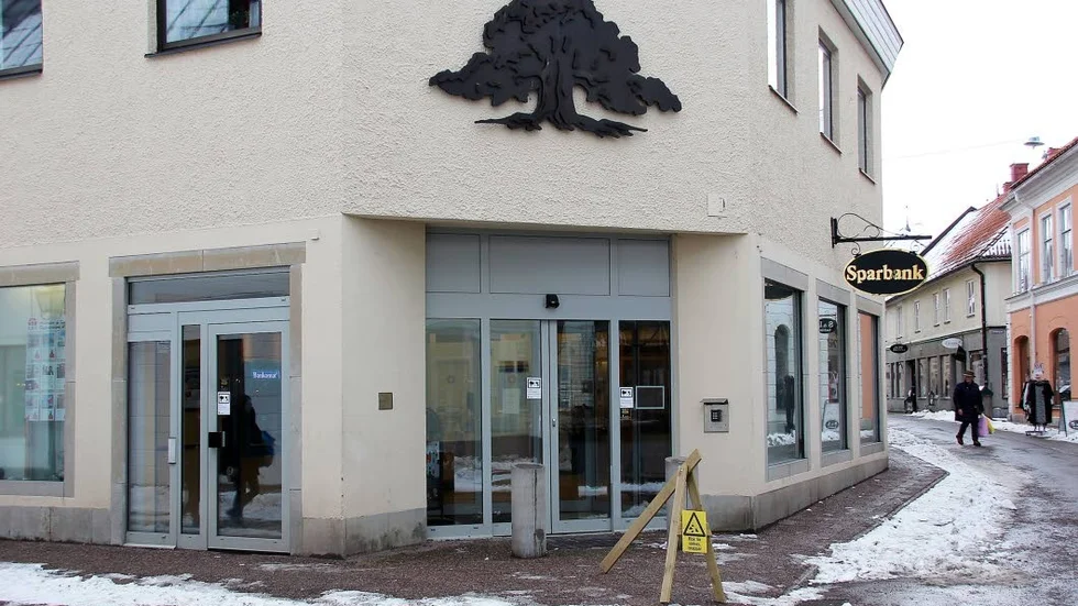 Samma plats. Vadstena Sparbank har funnits på samma plats i 40 år.