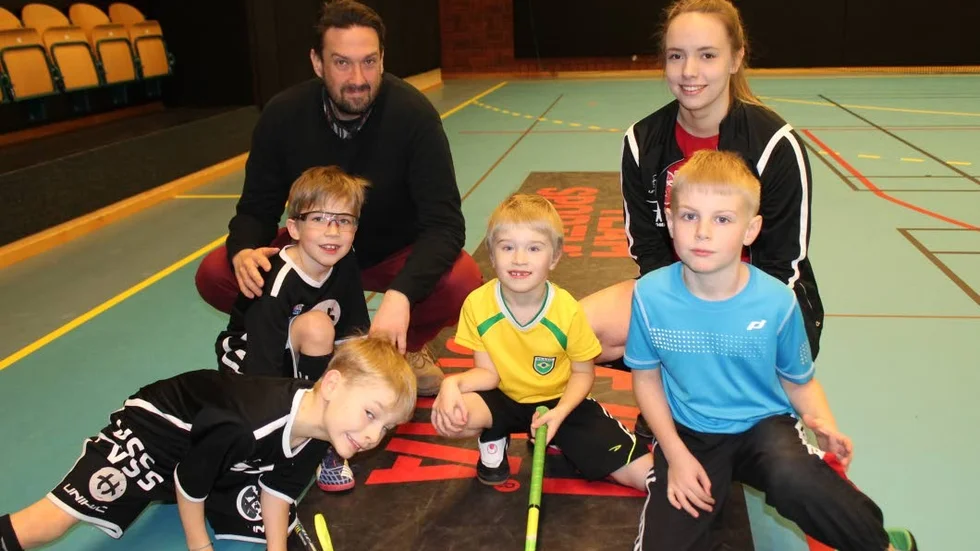 Kvartersinnebandyn i Sporthallen hade avslutning under torsdagen. På plats var bland andra barnen Viggo Sandelius, Melvin Andersson, Emil Hiltunen och Emil Gustafsson från Bråstorps fritidshem samt ledarna Magnus Ring och Maja Nyman.