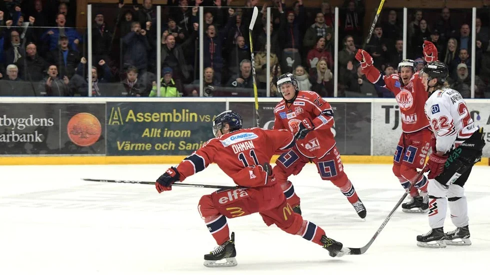 Det väntar en galen hockeyupplösning under tisdagskvällen.