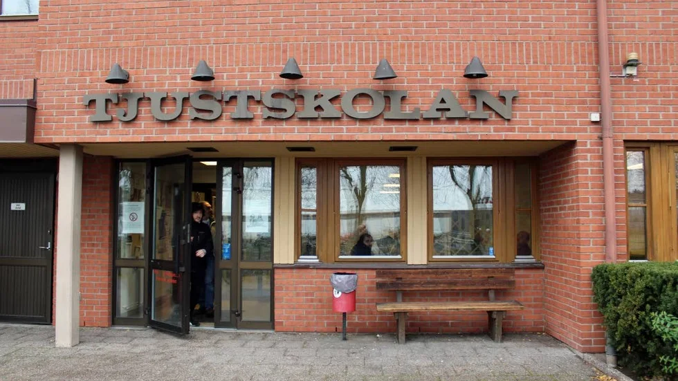 Tjustskolan. Skolan kan komma att användas till kontor för landstinget i framtiden.