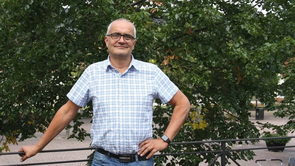Tomas Söreling gillar att laga mat och är intreserad av amerikanska bilar. Men framför allt gillar han att vara en del av politiken i Hultsfreds kommun, som oppositionsråd sedan drygt sju månader tillbaka.