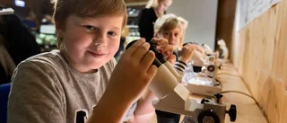 Här besöker de "skräckkabinettet"