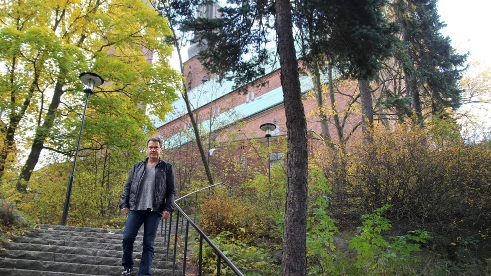 Oas. Idag bor Kisasonen Niklas Ekdal i kvarteret vid Högalidskyrkan på Söder i Stockholm. En vacker oas mitt i storstadspulsen.