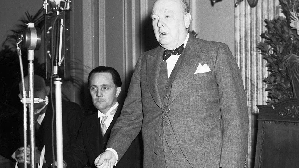 Winston Churchill. Hans talekonst är idag mindre ett föredöme än vad snärtigt twittrande är.