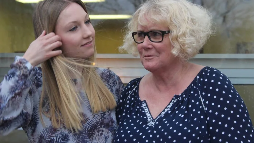 Respons.Amanda Tevell och Margareta Johansson
– De allra flesta tycker det är roligt att jag tar över efter Margareta. De är glada att få ha sin frisersalong kvar, säger Amanda Tevell.