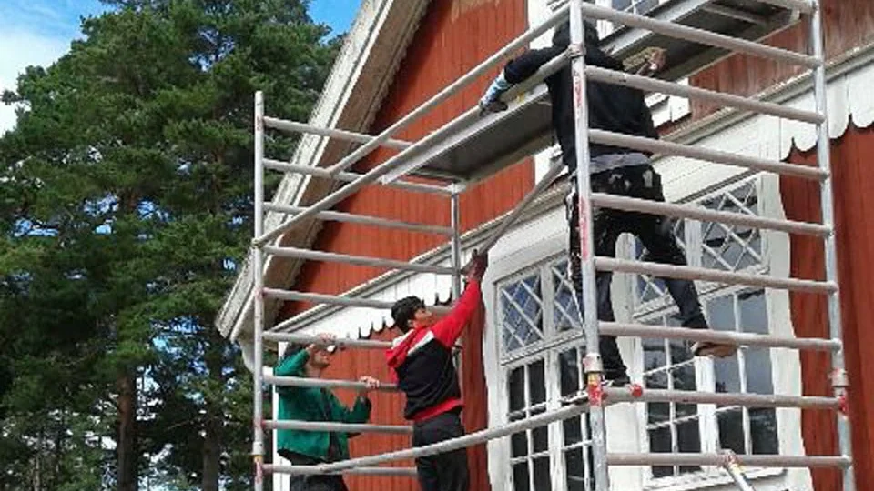 Svartbyggen kan bli en dyr historia. Ett par i 50-årsåldern för betala över 100 000 kronor för att olovligen ha målat om huset, bytt tak, och bytt ut fönster och dörrar. Bilden är en arkivbild. 