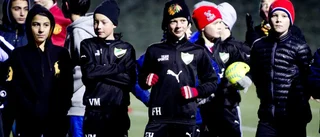 Unga trotsar kylan för extraträningar