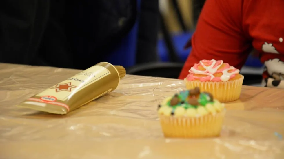 Populärt. Cupcakedekoreringen lockade besökare till biblioteket.