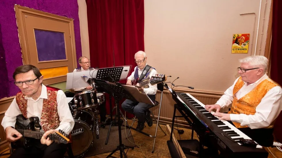 Levande orkester. Bar Quartet med Jacek Malisz, Björn Dahlin, Nils-Inge Johansson coh Bruno Andersson.