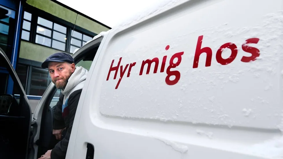 Hyr ut till någon. Den nystartade tjänsten Hygglo är ett sätt för privatpersoner att hyra ut saker till varandra. Henrik Sjöberg företräder Hygglo i Linköping.