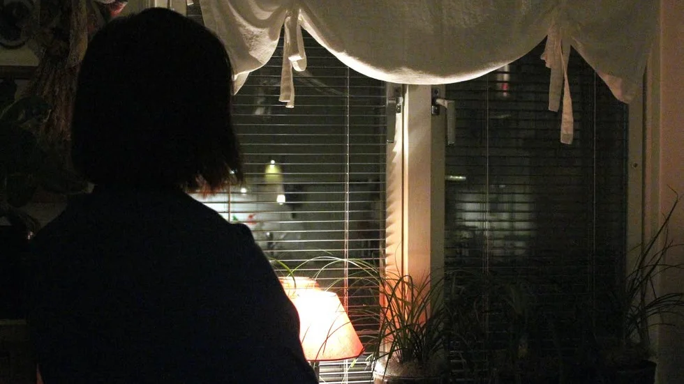 Sviter. Olivia minns delar av våldtäkten, andra partier är helt svarta. Fortfarande går hon i samtalsterapi och tycker ändå att hon har börjat känna sig tryggare. Ett av hennes mål är att våga åka på festival igen och skapa nya festivalminnen.