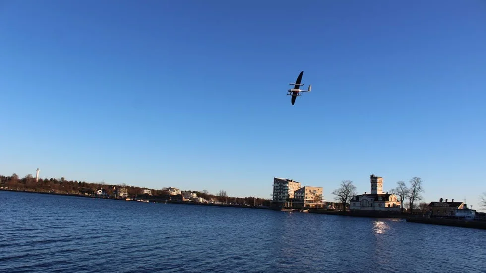 Drönaren som siktades ovanför Gamlebyviken på onsdagsförmiddagen väger tio kilo. Lasten får väga max  två.