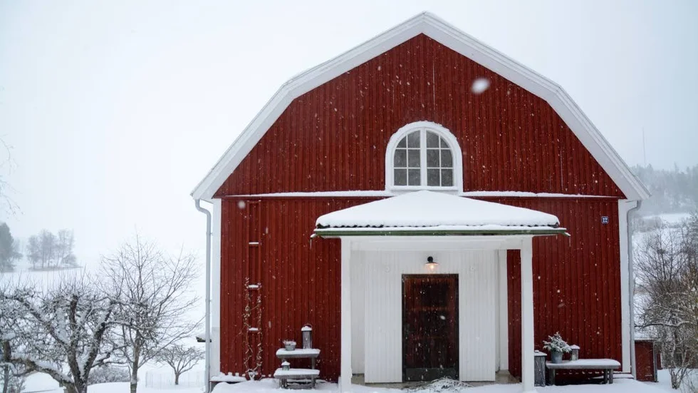 I somras k-märktes exteriören på den historiska Björkforsbyggnaden.
