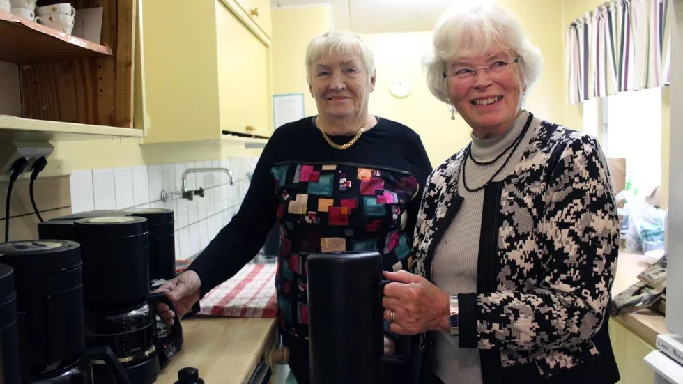 Laila Bohman och Asta Johansson kokade kaffe.
