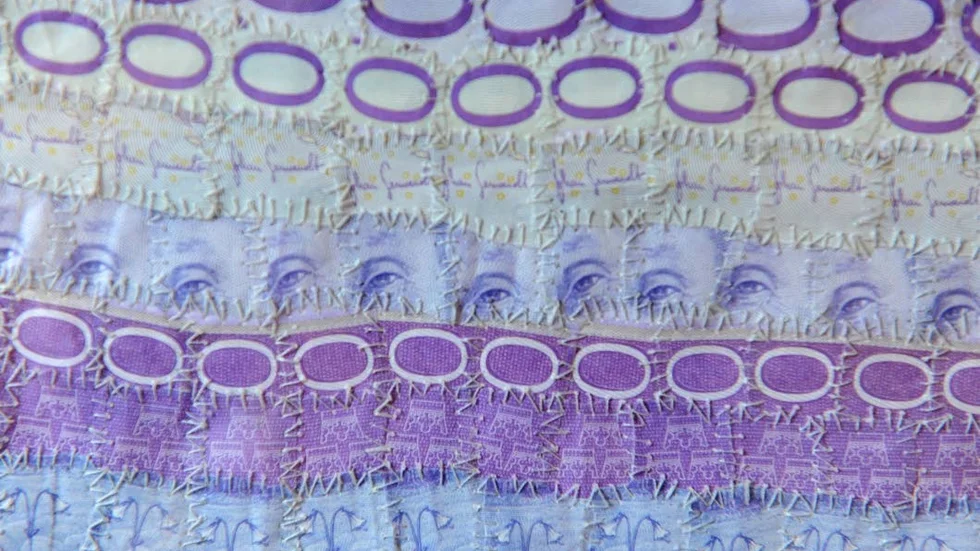 40 tjugolappar har blivit konst. Verket heter "This is not a currency".