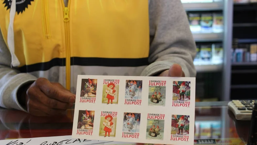 Vibhu Patel, Direkten, tror att en anledning till att det skickas färre julkort är att frimärkena blivit så dyra.

– Ett vanligt frimärke kostar nio kronor och ett julfrimärke kostar åtta kronor och femtio öre. Det är ju ingen större skillnad, säger hon.
