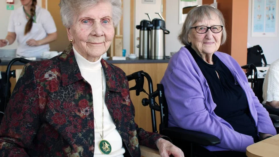 Gulli Algmark och Dagmar Larsson trivs i sina nya hem på Båtsmansgatans trygghetsboende.