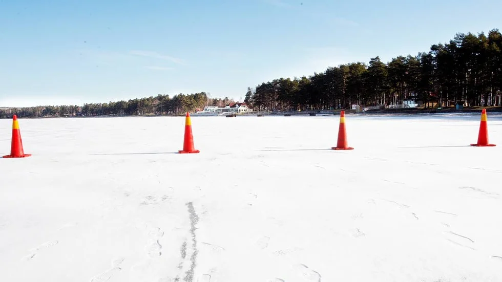 Undersökningar om en tänkbar landningsbana och farled för pontonplanen är redan igång.