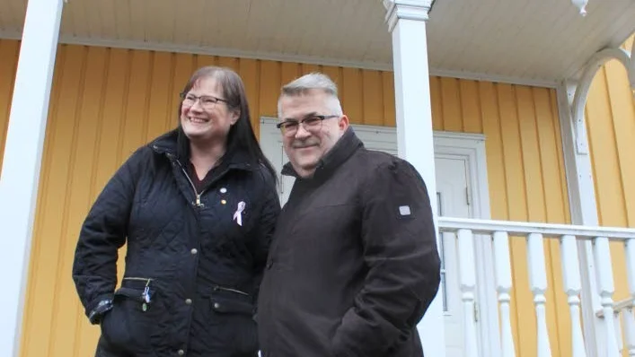 Snickarglädje. Eva och Jan hade inledningsvis olika uppfattningar om de skulle köpa huset eller inte.