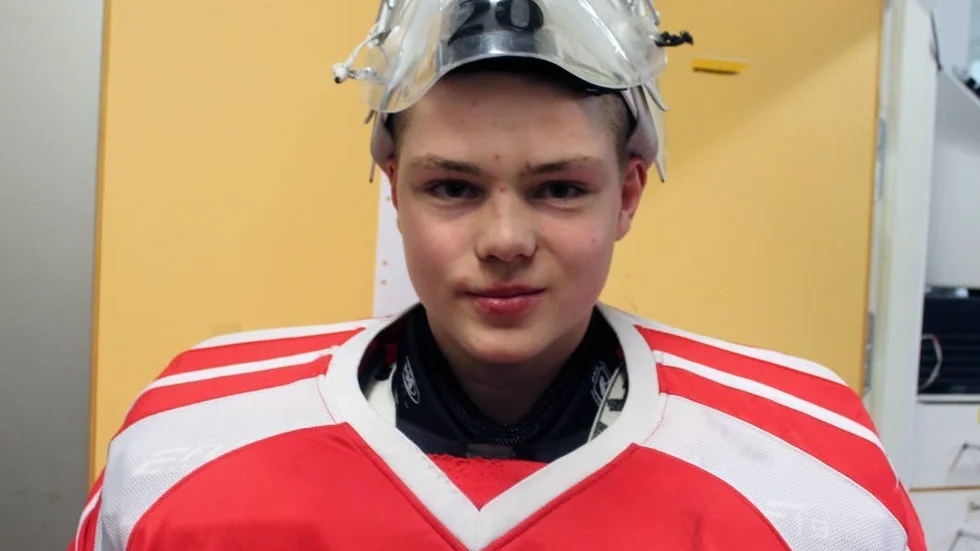 Ludvig Eriksson är en bra fotbollsmålvakt i LSW, men har ishockeyn som förstasport.