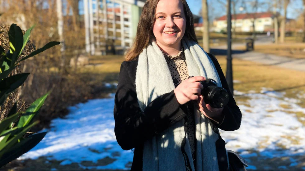 Amanda fick sin första systemkamera när hon var 13 år och har sedan dess älskat att fotografera. 
