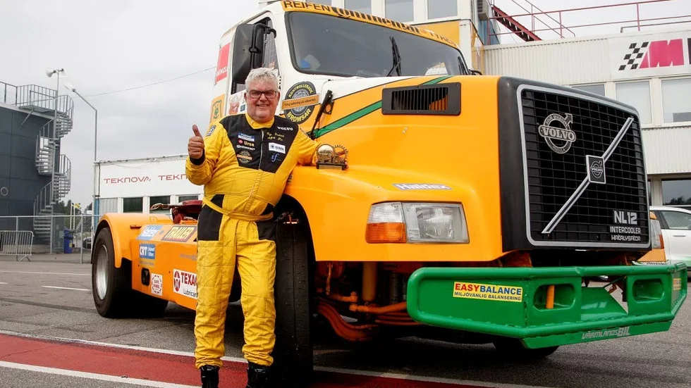 Boije Ovebrink med sin "Bettan". Lastbilen som han 1994 vann EM-titeln i truckracing med. I helgen gästar Ovebrink Trailer truck festival på Mantorp park.