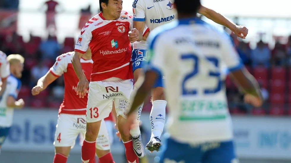 KALMAR 2016-08-27 
KFF:s Emin Nouri och IFK:s Sebastian Andersson under lördagens allsvenska fotbollsmatch mellan Kalmar FF och IFK Norrköping på Guldfågeln Arena i Kalmar.
Foto: Patric Söderström / TT / Kod 10760