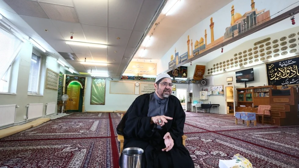 Imam. Mohammed Al-Samawi vill att samhället är mer uppmärksamma på en Saudiarabiens inblandning i föreningar i Sverige.