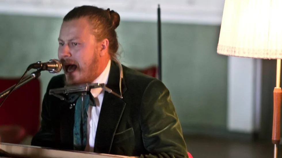 Rasmus Sköld, en av arrangörerna från Kulturförgreningen Ugglan, spelar också i bandet The Shield Brothers.