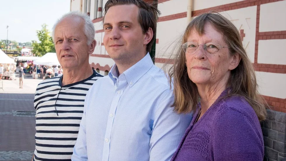 ”Invånarna måste få säga vad de tycker när det handlar om en så stor kostnad som en södra infart innebär för kommunen.”, anser vänsterpartisterna Leif Svensson, Andreas Rindbäck Wallin och Mariann Gustafsson.