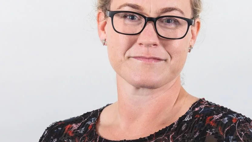 Lina Isaksson tillträder sin tjänst som kommunikationsdirektör vid landstinget i Kalmar län i slutet av november. Lina Isaksson har en bakgrund som journalist och har under tio års tid varit universitetsadjunkt i journalistik vid Linnéuniversitetet  samt programansvarig för Journalistik och medieproduktion vid universitetet. Hon arbetar just nu inom polisens södra region.