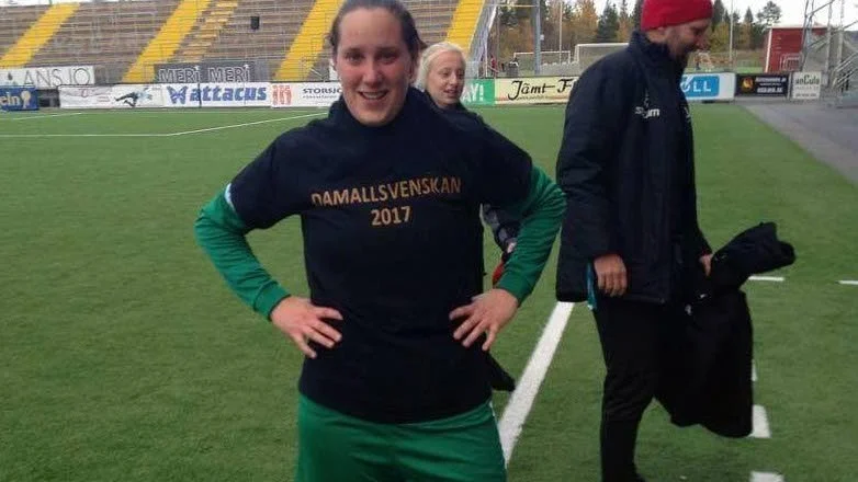 FORTSÄTTER. Emma Lind har skrivit på för ytterligare en säsong med Limhamn Bunkeflo. Vadstenatjejen blir kvar i damallsvenskan.