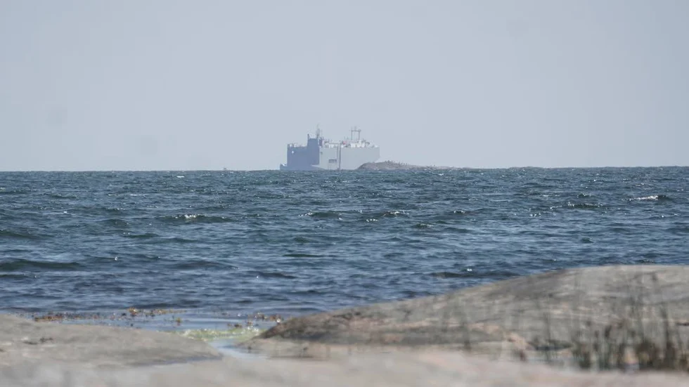 Makassar Highway har lämnat Flatvarp och är påväg mot Oskarshamn.
