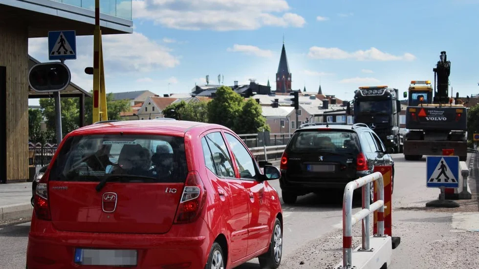 Det är svårt att mötas på Slottsholmsleden, något som vissa upplever som trafikfarligt.