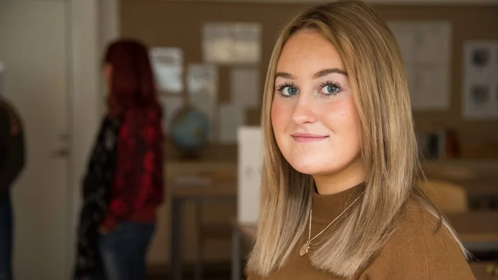 ”Det är viktigt att vara källkritisk och bilda sig en egen uppfattning om de politiska partierna.”, säger Alva Stalebrant.