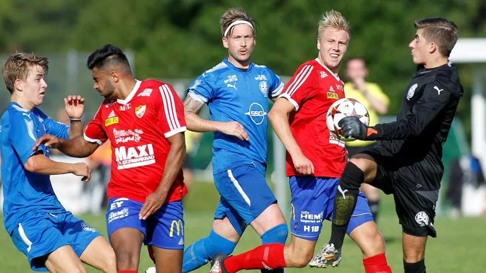Tre medaljer i UDM och ett bra derby med många lovande tonåringar. Det går att se positivt på Motalas herrfotboll, trots skrala tabell-lägen, skriver Jens Bollius.