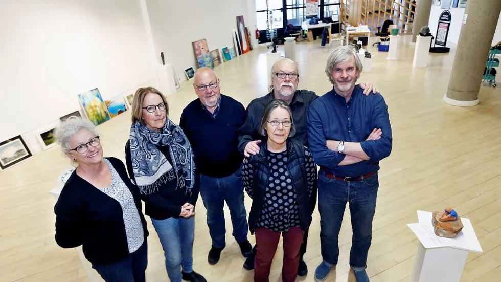 Utställningsgruppen består av Christina Agnedotter, Karin Dockson, Lennart Lindström, Ingrid Schöön Holmberg, Tommy Jerhammar och Krister Nordstedt.