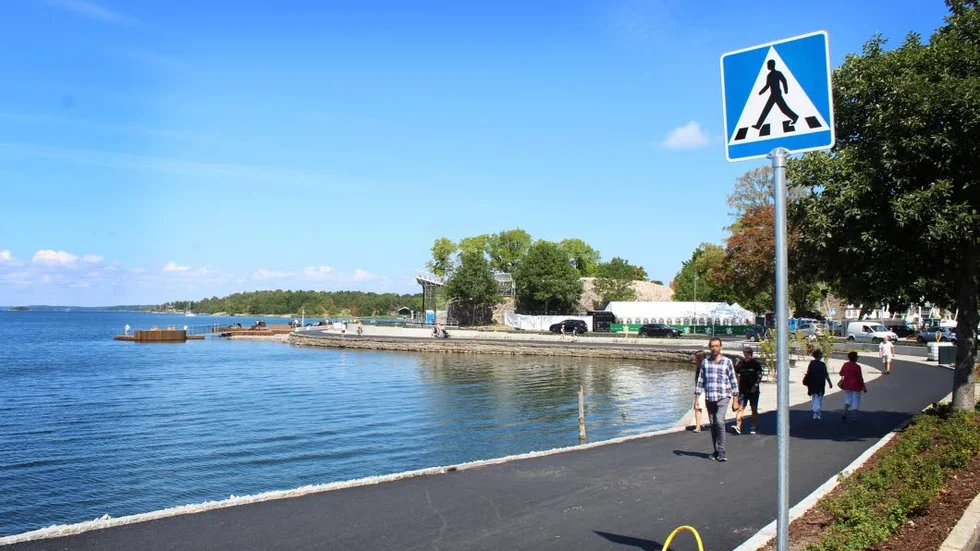 Nu är gång- och cykelstråket vid Slottsholmen slutbesiktigat och invigt.