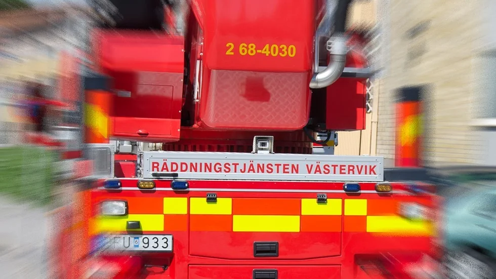 Västerviks brandkår skickade en liten styrka till assistans i Ankarsrum. Foto:Roger M Carlsson
