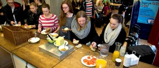 Pannkaksfrukost lockar studenter