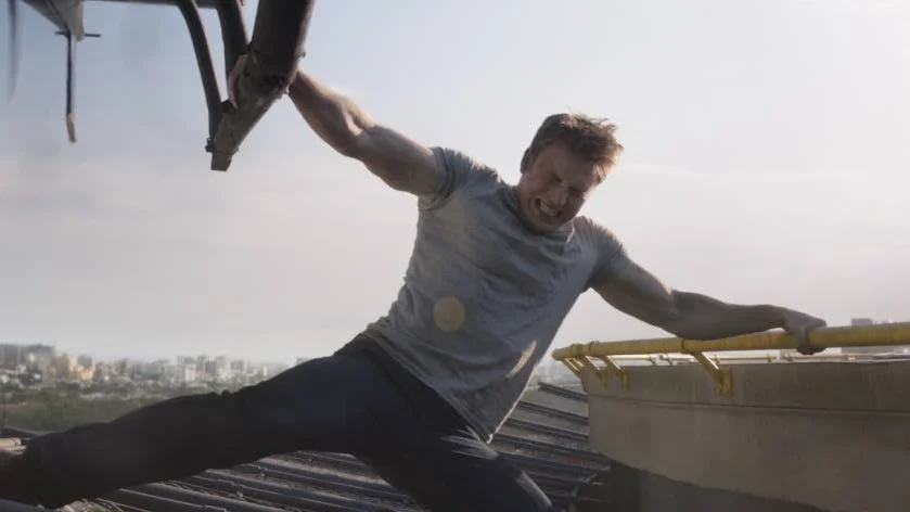 Tuff kamp. Utan kostym heter Captain America Steve Rogers (Chris Evans), och han får mycket att kämpa med i "Captain America: Civil war".