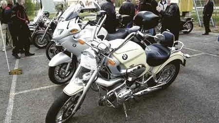 BMW gör inte bara bilar de tillverkar även motorcyklar.